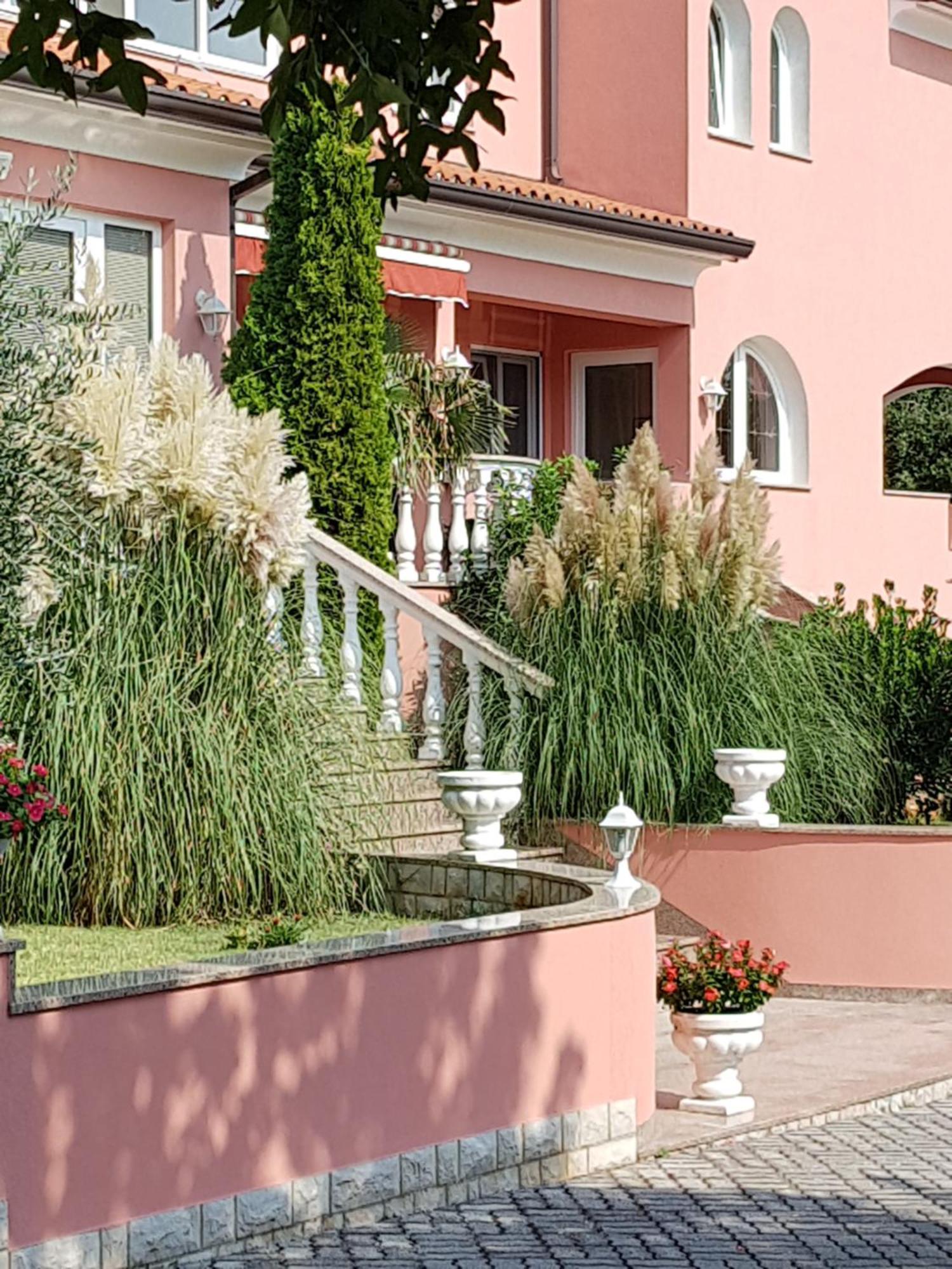 Apartments And Rooms Villa Chiara Krnica Exterior foto